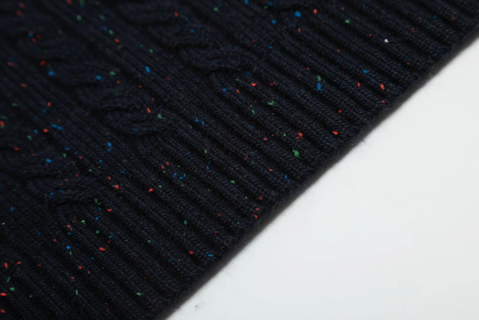 P166 💰 "Top quality" Style number: DS058# (on sale all year round) [Ralph Lauren wool blended pony embroidered logo twist knitted short sleeves] ✅Ralph Lauren gradient multi-color dot versatile hemp knitted round neck short sleeves for all seasons ✅15% merino cotton wool 85% wool blended clean and clear texture ✅ZP quality 1:1 version Scan the code to enter the GF website Counter quality ✅Details and quality are the only one in Guangzhou. Imported quality wool. Focus on high-end. Cost-effective. Needless to say good quality. ✅Restore the original version. The maximum size can be worn up to 150 pounds. Loose, comfortable and stress-free.